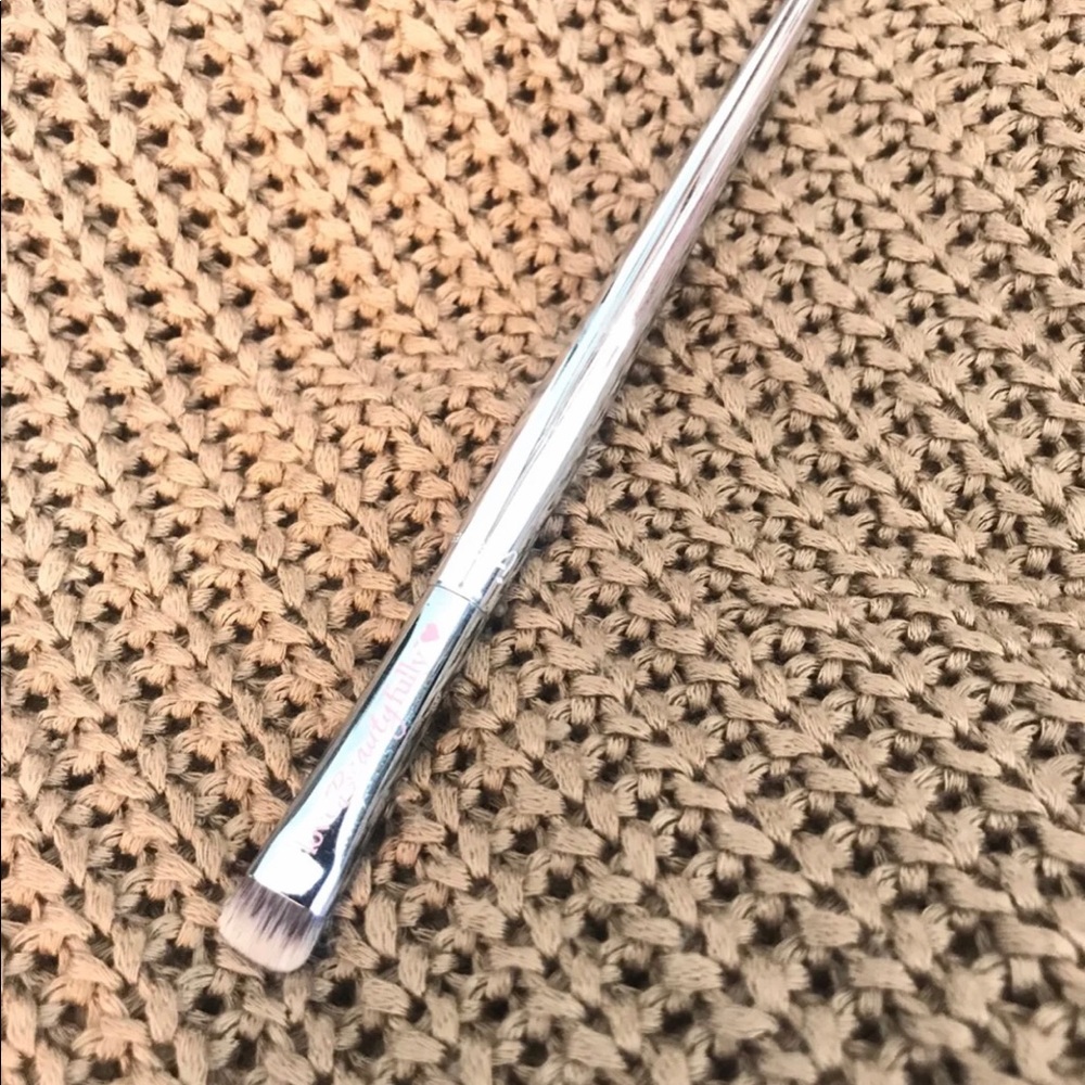IT Cosmetics Smudger Brush